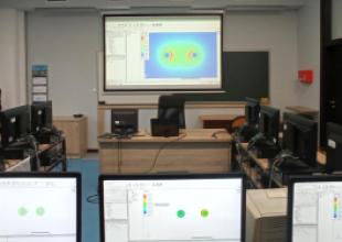 Stanowiska do modelowania zagadnień elektromagentycznych w środowisku Ansys