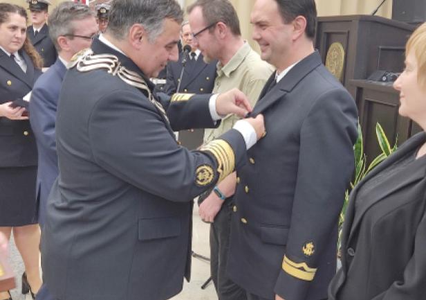Odznaka \"Zasłużony pracownik morza\" - dr inż. Adam Muc