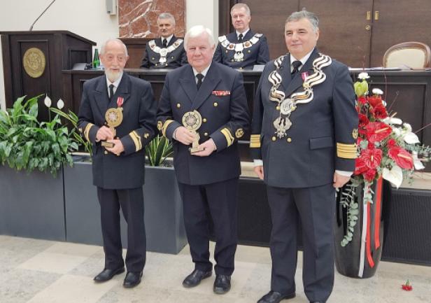 Medal \"Zasłużony dla Szkolnictwa Morskiego\" - prof. dr hab. inż. Janusz Mindykowski